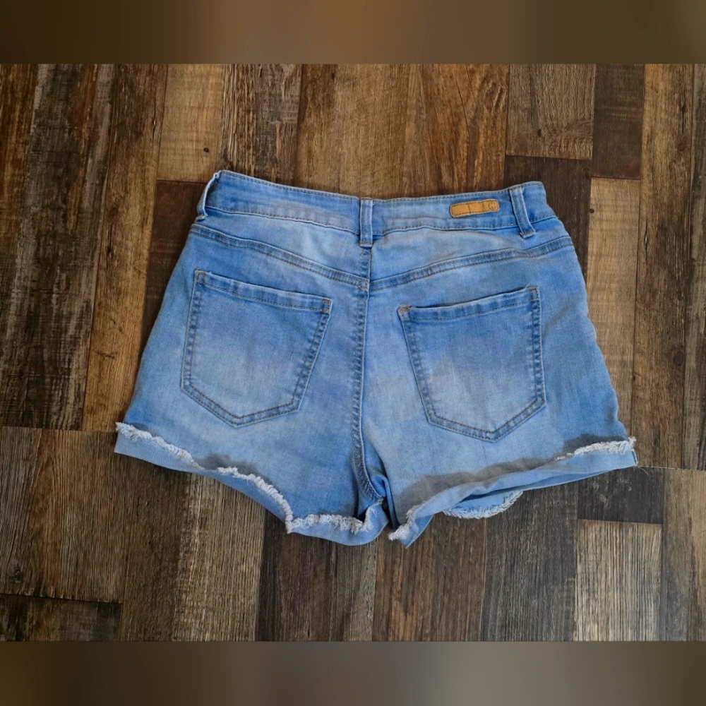 True Craft Shorts - Picture 2 of 2